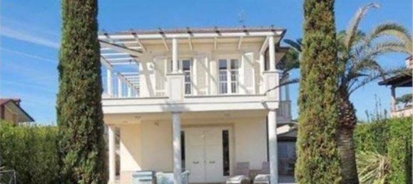 4 bedrooms Villa in Seravezza, Italy No. 194151 3