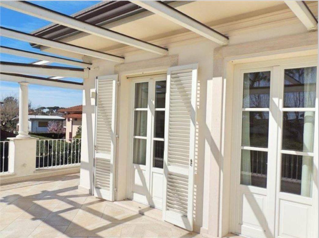 4 bedrooms Villa in Seravezza, Italy No. 194151