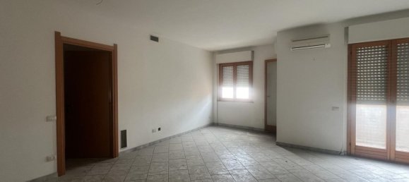 3-salle Appartement à Monserrato, Italy No. 207034 12