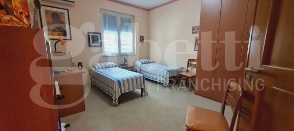 5 rooms Apartment in Palermo, Italy No. 33544 13