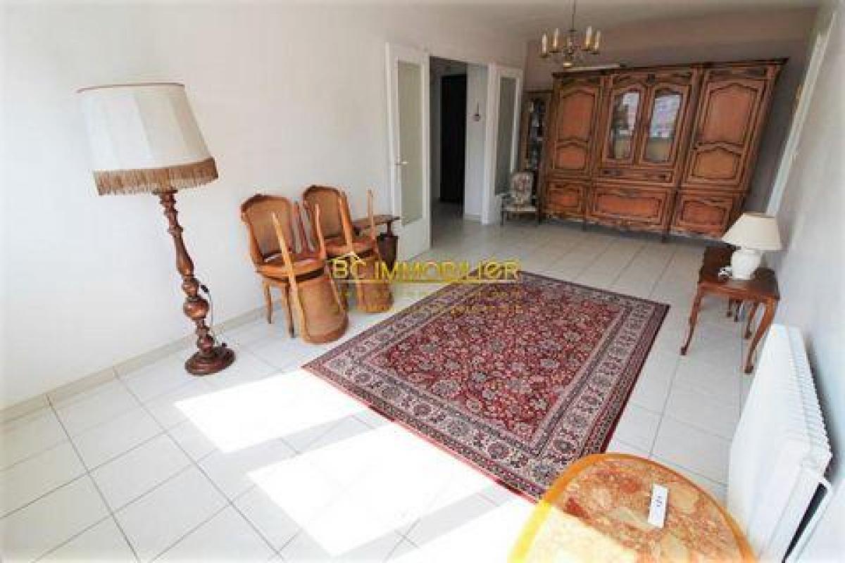 Studio in the Condo in Marseille, France No. 15897