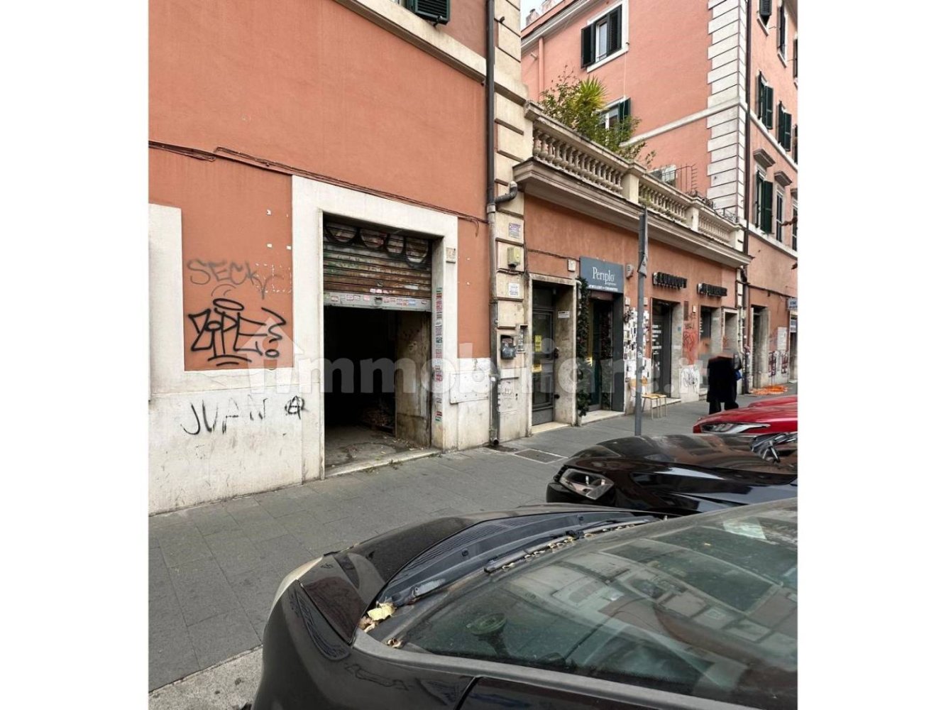 Коммерческая недвижимость с 4 комнатами в Рим, Италия № 132796