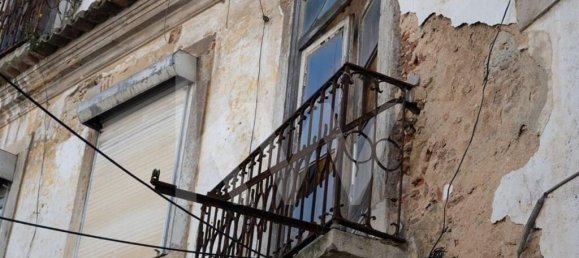 378m² Commercial property in Lisbon, Portugal No. 297032 11