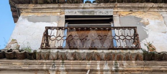 378m² Commercial property in Lisbon, Portugal No. 297032 13