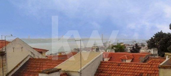 378m² Commercial property in Lisbon, Portugal No. 297032 29