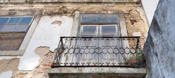 378m² Commercial property in Lisbon, Portugal No. 297032 14