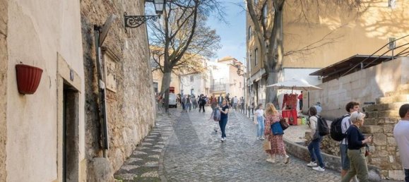 378m² Commercial property in Lisbon, Portugal No. 297032 36