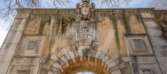 378m² Commercial property in Lisbon, Portugal No. 297032 34