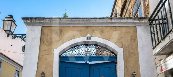 378m² Commercial property in Lisbon, Portugal No. 297032 24