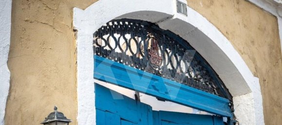 378m² Commercial property in Lisbon, Portugal No. 297032 2