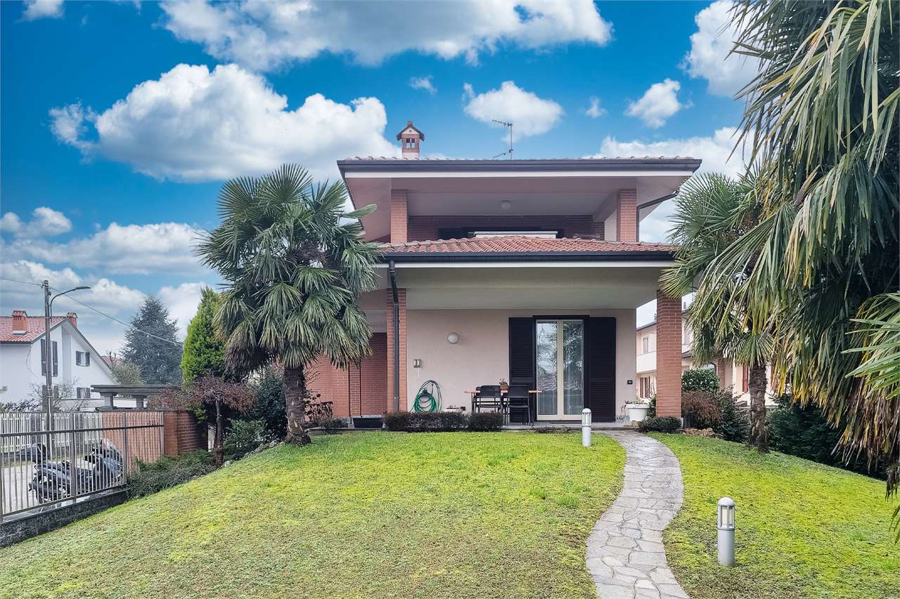 4 غرف نوم فيلا في Corbetta, Italy رقم 66412