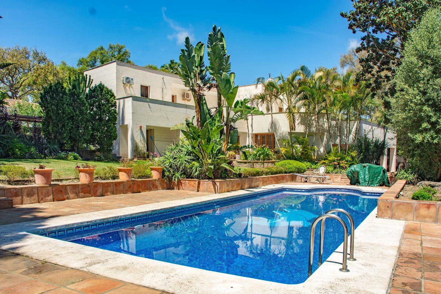 5 bedrooms House in Cadiz, Spain No. 25089