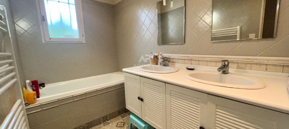 3 bedrooms House in Carrieres-sous-Poissy, France No. 143506 13