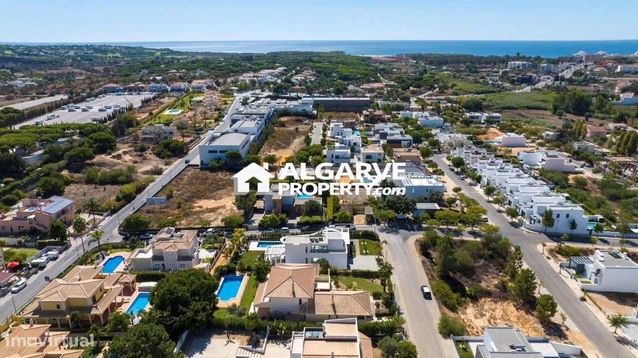 417m² Land in Quarteira, Portugal No. 127949