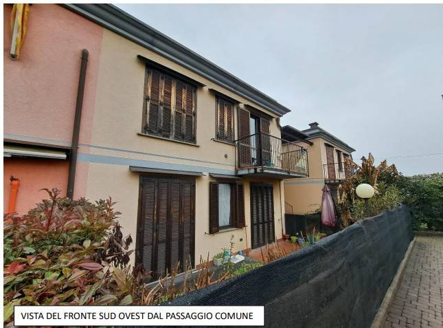 2 غرف نوم شقة في Tradate, Italy رقم 299784