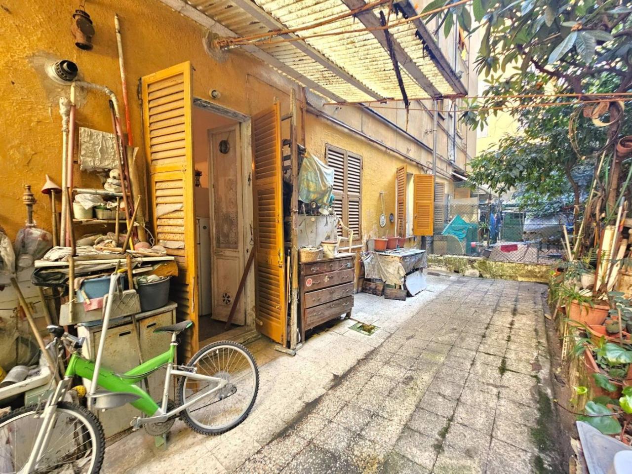 3 rooms Apartment in Genoa, Italy No. 120816