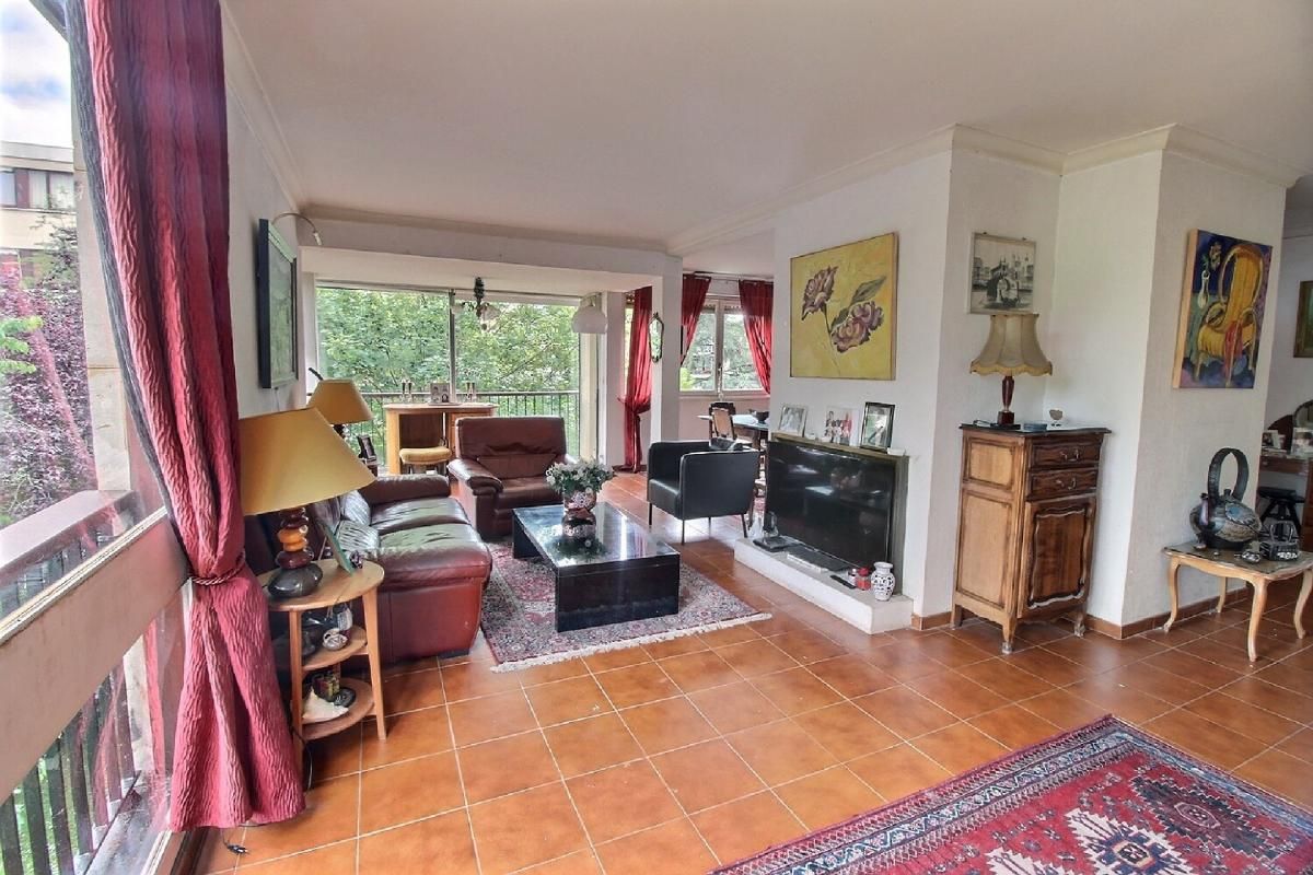 Apartamento de 3 dormitorios en Fontenay-le-Fleury, France No. 184692