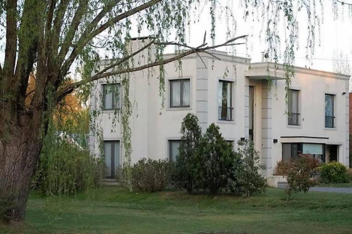 3 bedrooms House in Escobar, Argentina No. 68141