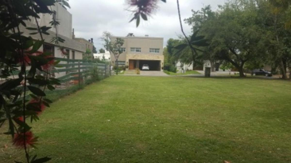 Terreno en Almirante Brown, Argentina No. 115639