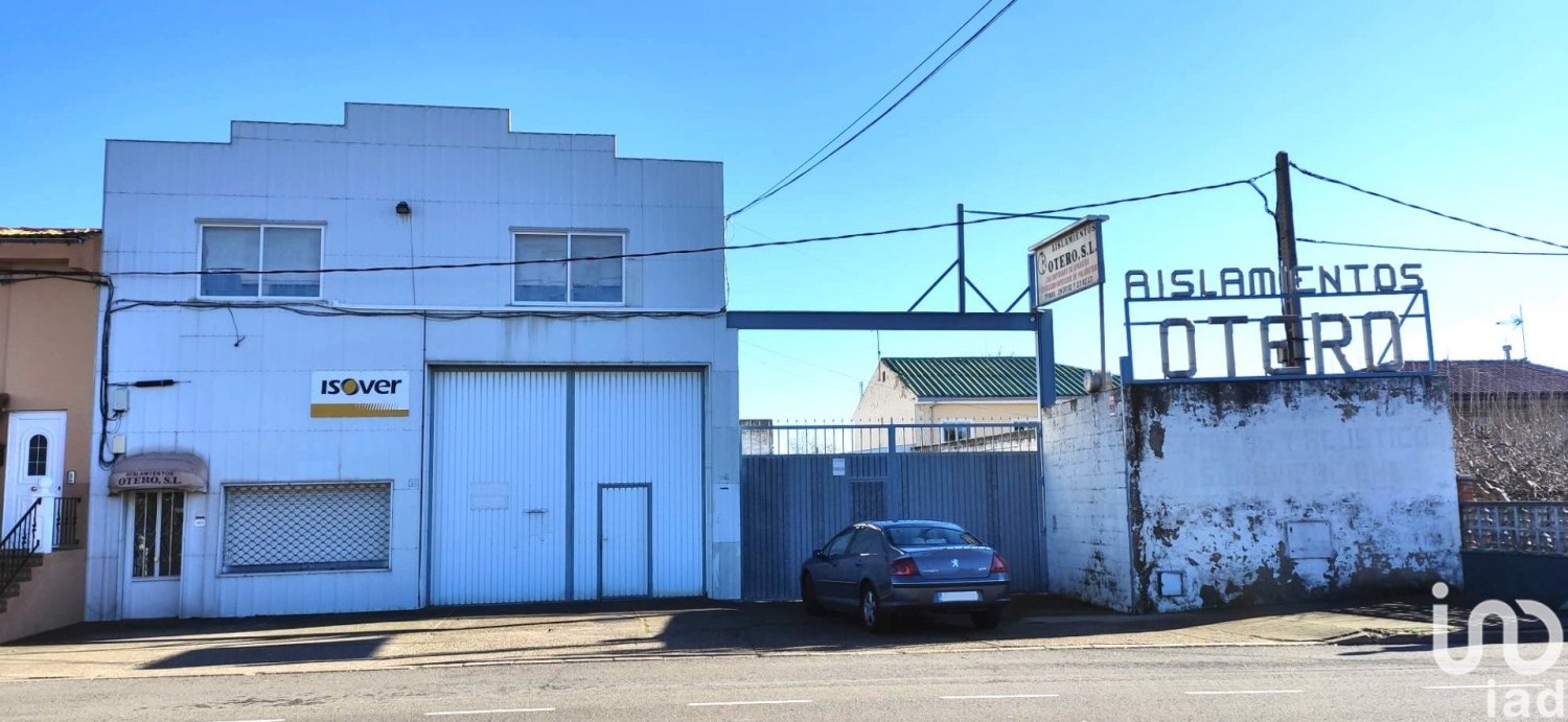 1839m² Commercial property in Santovenia de la Valdoncina, Spain No. 293350