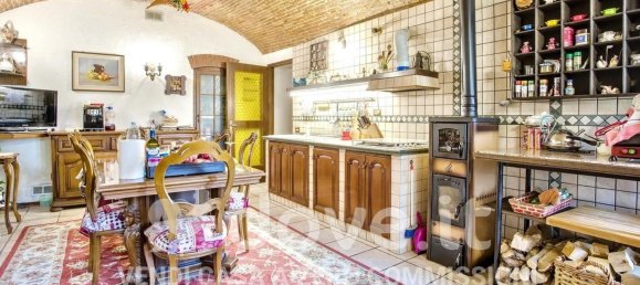 8 rooms House in Rancio Valcuvia, Italy No. 285457 4