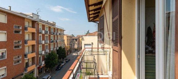 3 bedrooms Apartment in Imola, Italy No. 329790 7