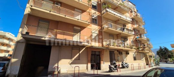 Apartamento de 2 dormitorios en Carini, Italy No. 359118 2