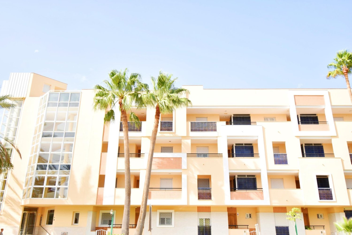 Apartamento de 2 dormitorios en Almerimar, Spain No. 168223