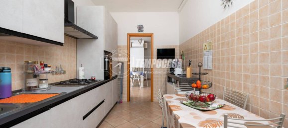 2 Schlafzimmer Wohnung in Reggio Emilia, Italy, Nr. 301396 3