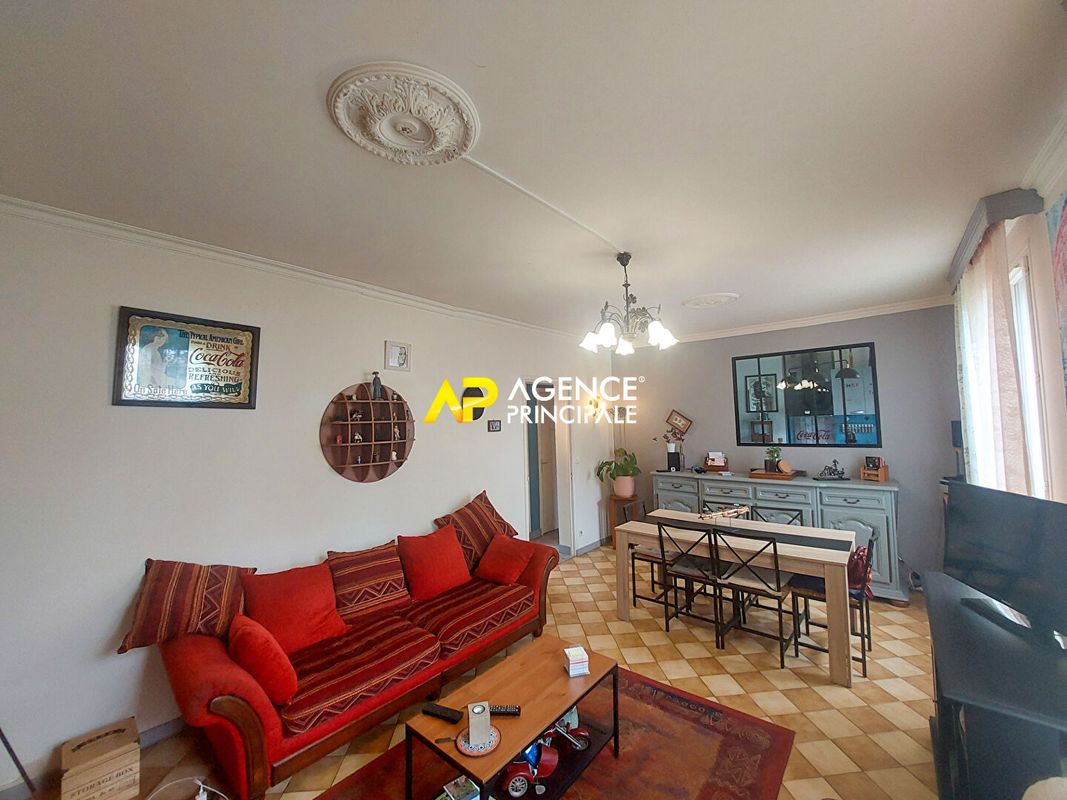 Casa de 3 dormitorios en Bezons, France No. 177982