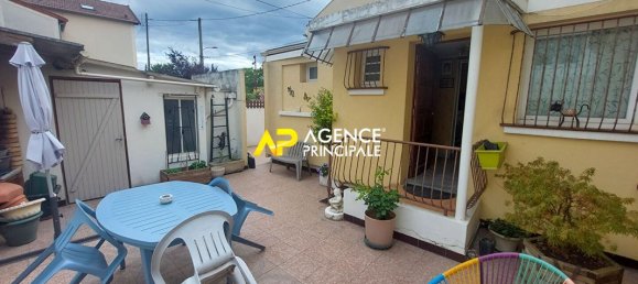 Casa de 3 dormitorios en Bezons, France No. 177982 2