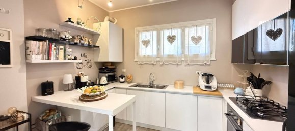 5 bedrooms Apartment in Mantua, Italy No. 370590 13