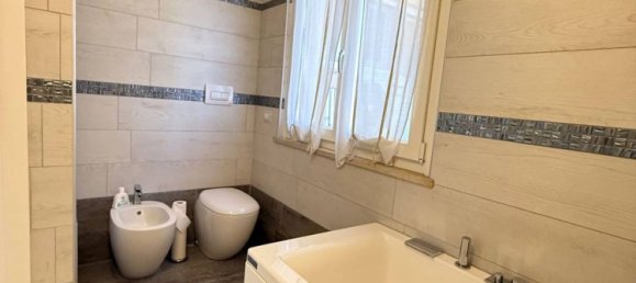 5 bedrooms Apartment in Mantua, Italy No. 370590 26