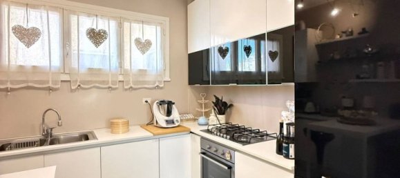 5 bedrooms Apartment in Mantua, Italy No. 370590 14