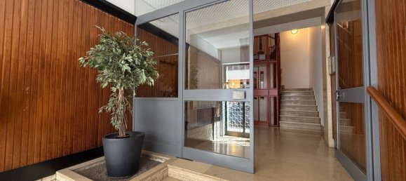 5 bedrooms Apartment in Mantua, Italy No. 370590 2