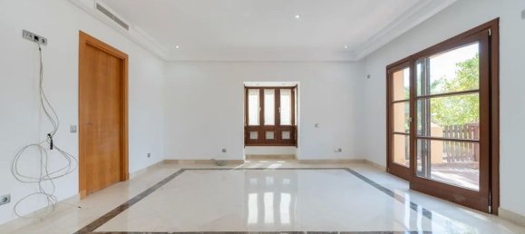 6 bedrooms Villa in Marbella, Spain No. 166180 11