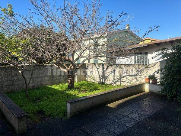 2 bedrooms House in Anzio, Italy No. 90173