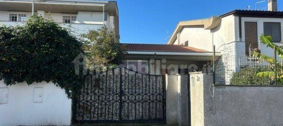 2 bedrooms House in Anzio, Italy No. 90173 10