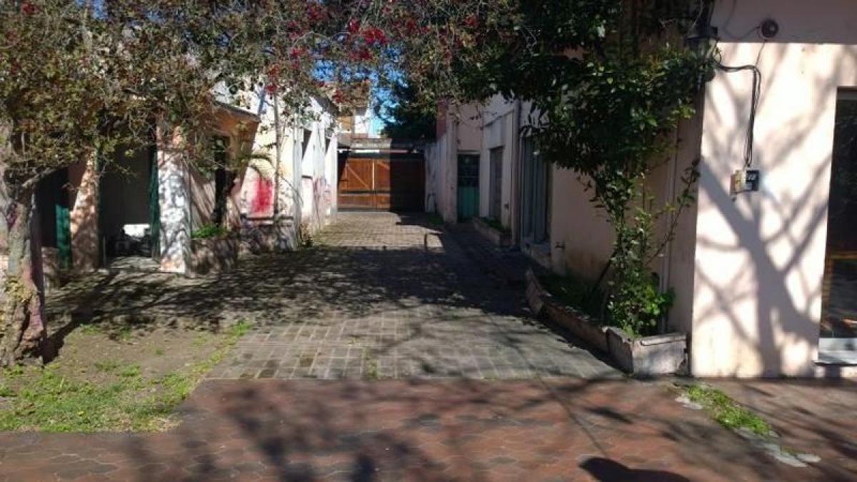 Terreno de 3 dormitorios en General San Martín, Argentina No. 32556