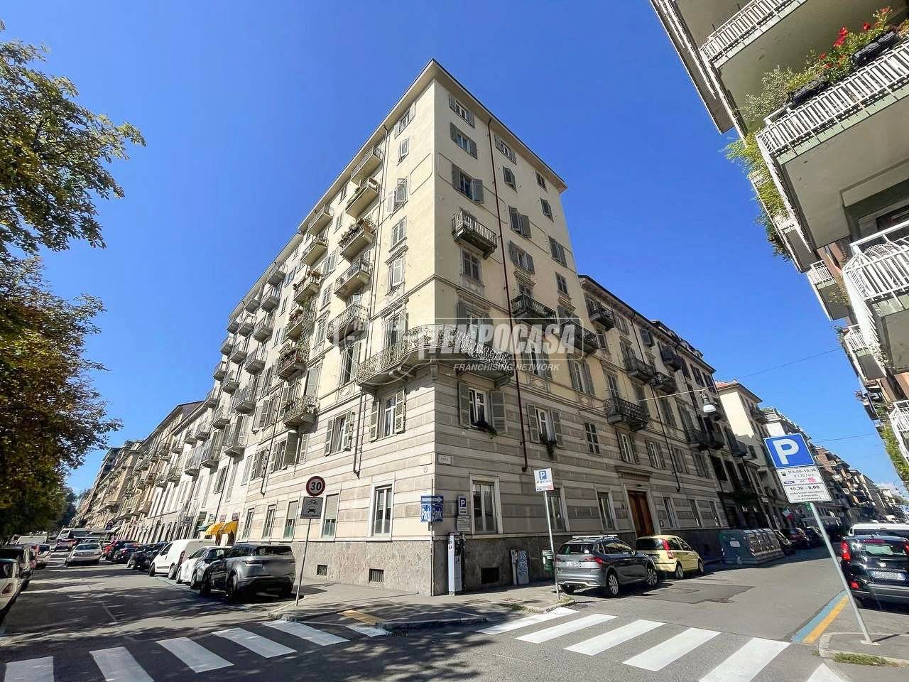 2 bedrooms Apartment in Turin, Italy No. 392629