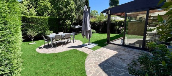 4 bedrooms House in Lesigny, France No. 334537 2