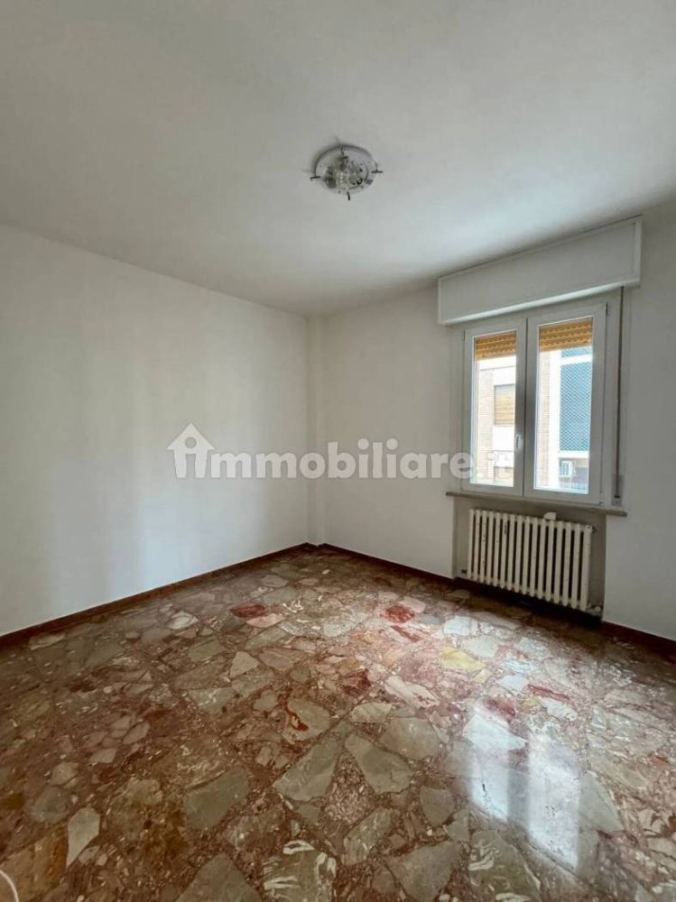 Квартира с 2 спальнями в Модена, Италия № 15223