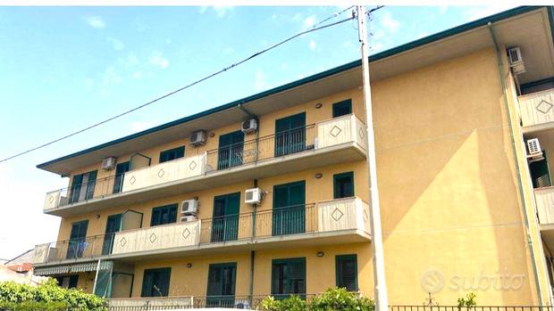 4 rooms Apartment in Catania, Italy No. 277093