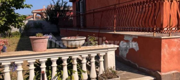 3 Schlafzimmer Wohnung in Pomezia, Italy, Nr. 371871 2