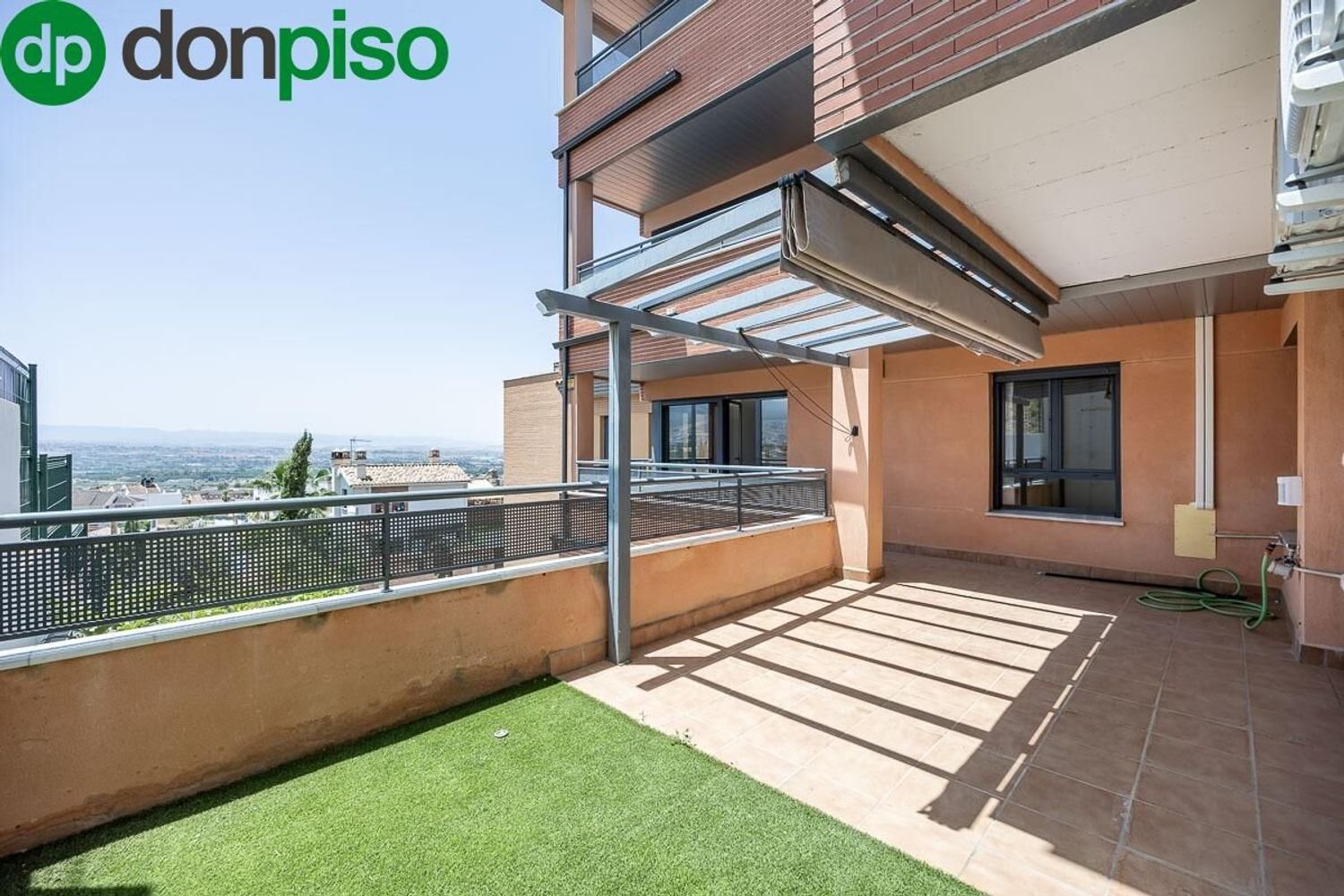 Apartamento de 4 dormitorios en Huétor Vega, Spain No. 144658