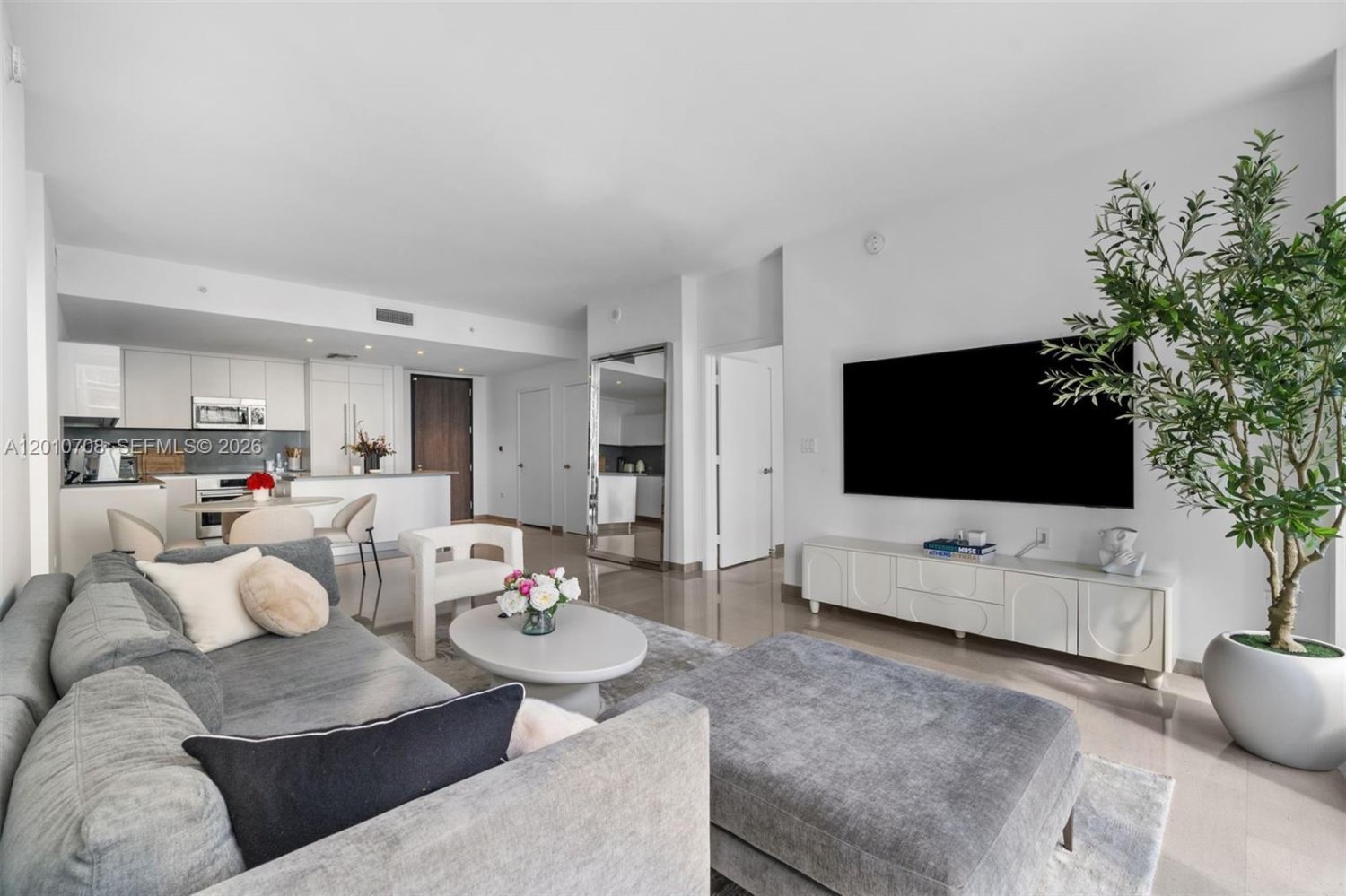 2 chambres propriété commerciale à louer à Miami, Miami-Dade, Florida, USA № 614893