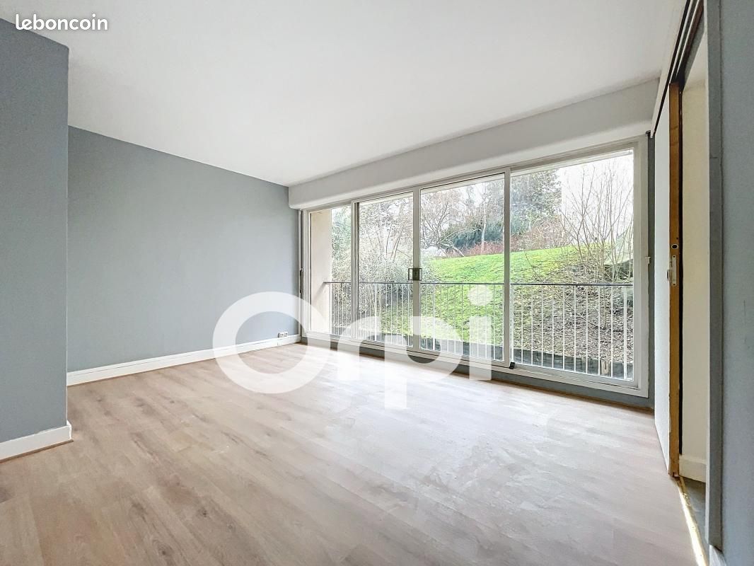 Studio in Antony, France No. 164614