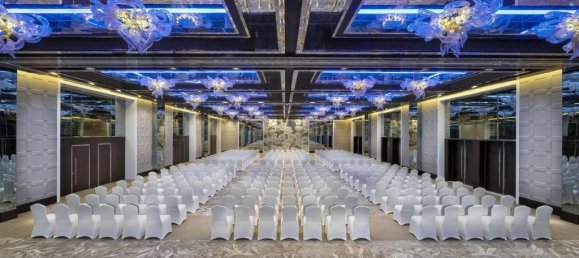 Studio in Dubai Healthcare City, UAE No. 97578 2