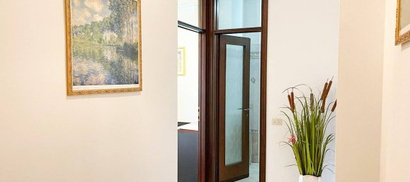 Офис с 4 комнатами в Варесе, Италия № 138165 19