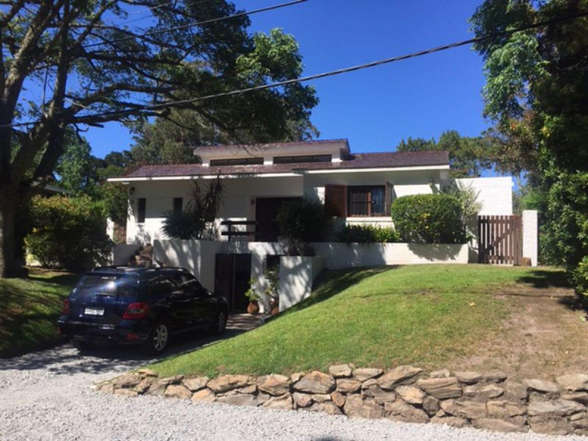 3 bedrooms House in Maldonado, Uruguay No. 4883